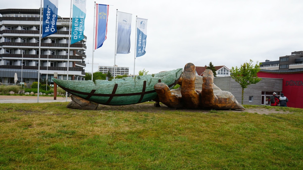 Glasarche ankert in St. Peter Ording Presseportal